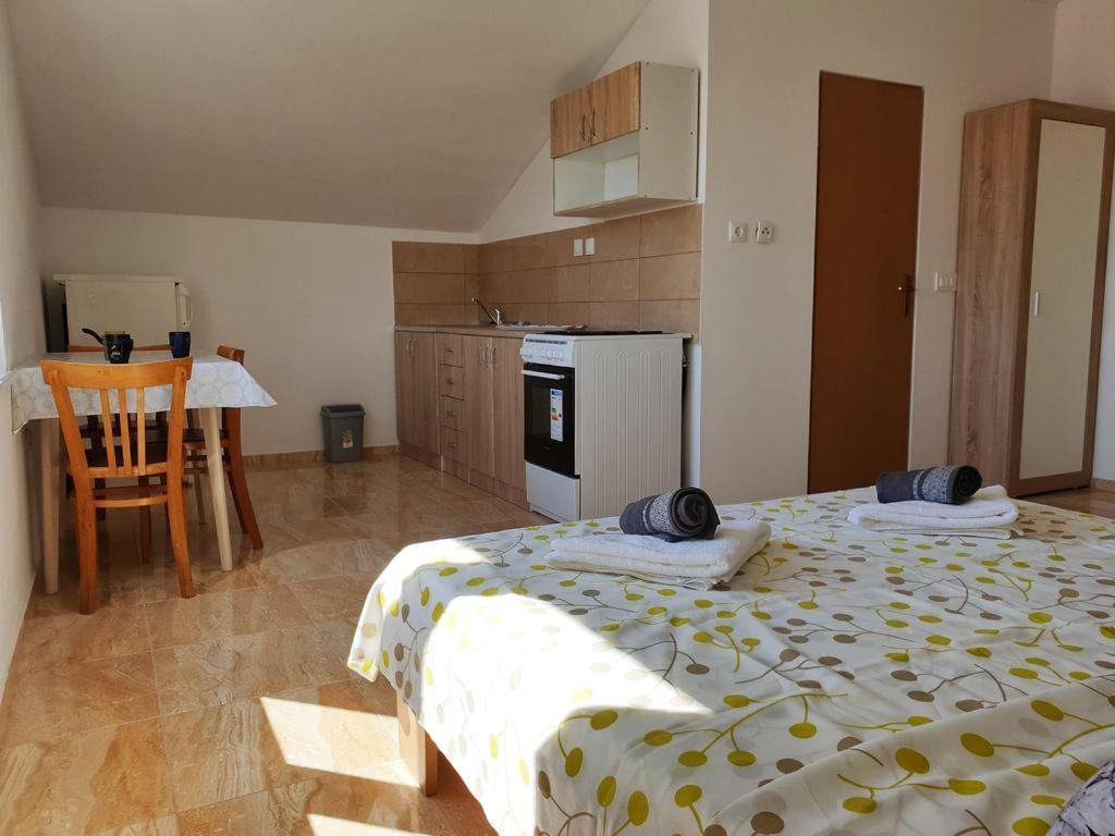 Apartments Loina Novalja Extérieur photo
