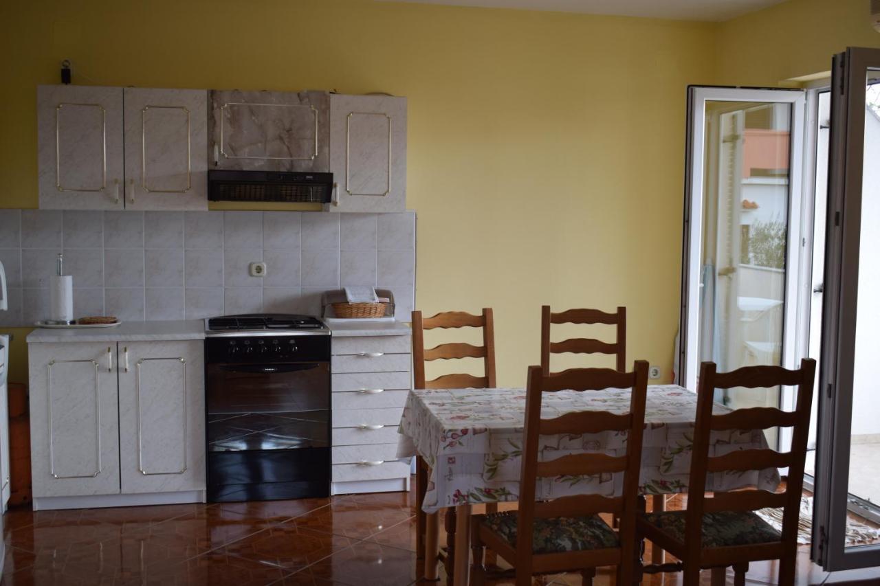 Apartments Loina Novalja Extérieur photo