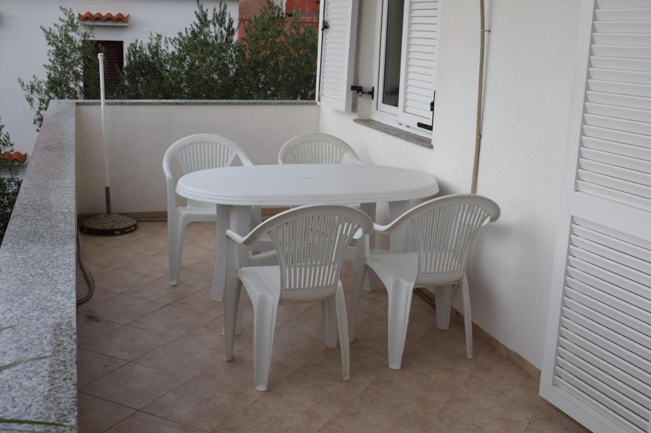 Apartments Loina Novalja Extérieur photo